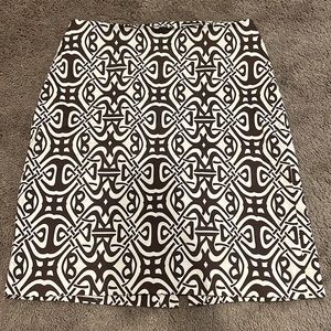 Brown/White Jones NY skirt. This is petite size 2. Very good Condition.🤎🤍
